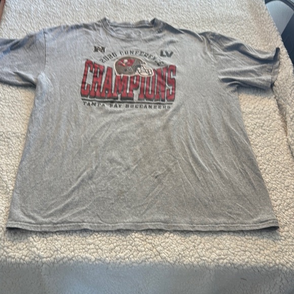 NFL Tampa Bay Bucs 2020 Conference Champion Team Apparel Heather Gray Tee - Picture 1 of 4